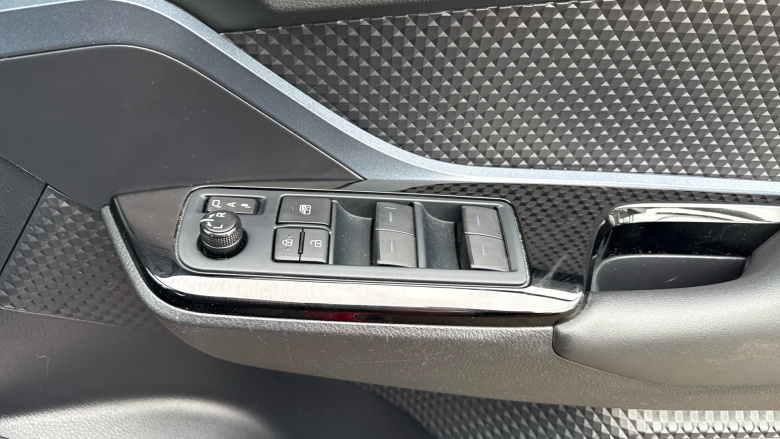 Toyota C-HR 1.8 Hybrid Design 5dr CVT Hybrid Hatchback